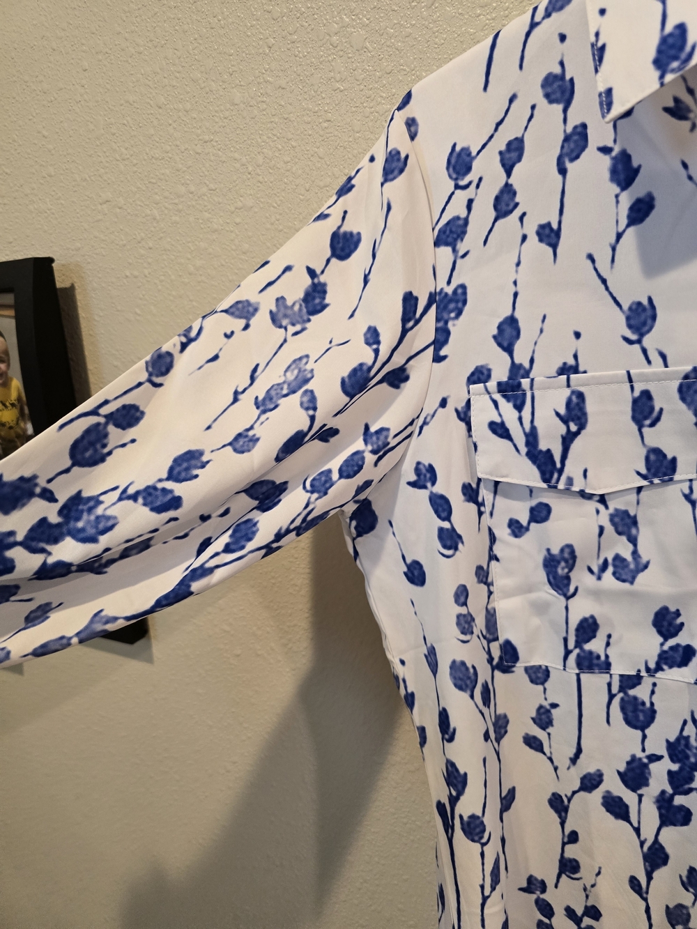 Women's White & Blue Floral Button-Up Blouse - Picture 2 of 4